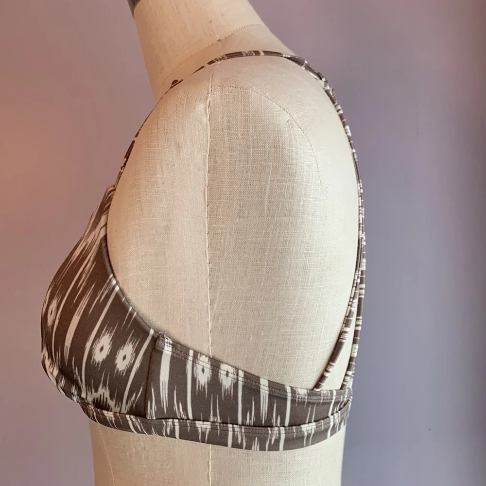 Athleta taupe and white tribal Ikat print molded cups bikini top crisscross - Picture 5 of 13